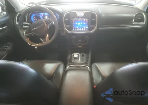 2016 Chrysler 300 Limited z USA, uszkodzony, nr VIN 2C3CCAAG7GH223698